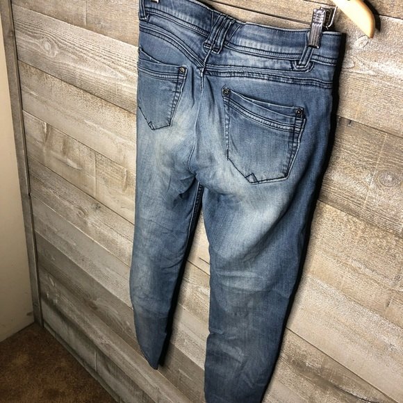 Democracy Ab Technology size 2 slimming sculpting distressed skinny jeans - Picture 2 of 3